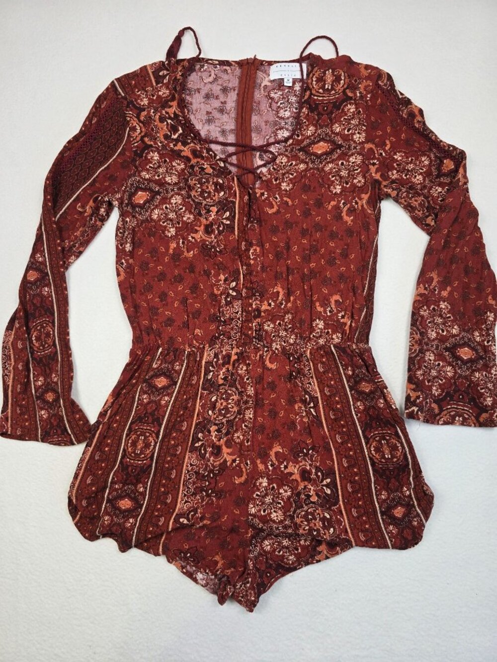 Kendall + Kylie Boho Rust Red Paisley Print Long Sleeve Romper Medium